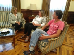 La presidenta de la Diputación informa a los familiares de las víctimas del accidente de Naveros del plan de conservación de los puentes del Canal