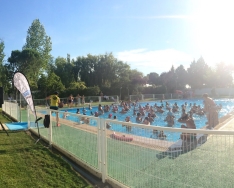 El programa de ocio ‘Muévete con Diputación’, desarrollado en las piscinas municipales de 28 localidades, aumenta el número de participantes