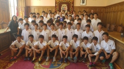 El Alcalde recibe a la novena expedición del instituto Yokohama Sakuragaoka que visita nuestra ciudad