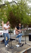 Música en directo ameniza las casetas de la Feria de Día