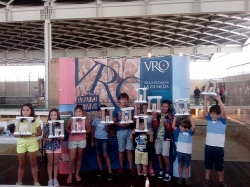Los más pequeños aprenden sobre decoración clásica en la Villa Roma de la Olmeda