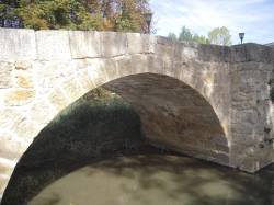 El Ayuntamiento de Palencia restaura uno de los arcos en mal estado del Puentecillas