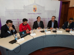 Las personas con distintas capacidades podrán disfrutar practicando pádel gracias a la colaboración de Ayuntamiento, La Caixa y FECLEDMI