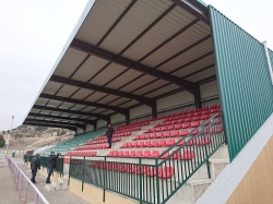La instalación de la visera en la grada del Campo del Otero ya ha finalizado