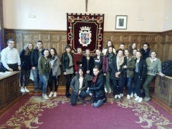 Alumnos del Liceo René Cassin de la localidad francesa de Tarare visitan el Ayuntamiento de Palencia