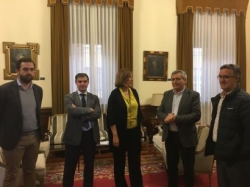 La presidenta, Ángeles Armisén recibe a la directiva del Palencia Baloncesto Quesos Cerrato