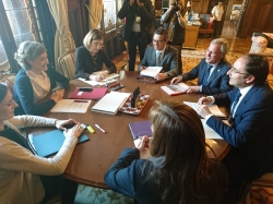 La ministra de Agricultura compromete con el Alcalde estudiar la firma de un convenio de colaboración para mejorar los espacios del Canal de Palencia