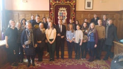 Un grupo de escolares daneses visitan el Ayuntamiento de Palencia