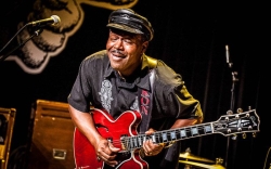 El soul de Saron Crenshaw se cuela en ‘La huerta de las delicias’