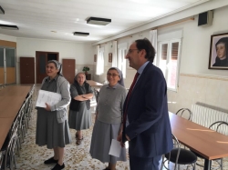 El Alcalde renueva el compromiso del Ayuntamiento con la acogida de mujeres en situación de riesgo de exclusión