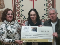 La Directora del C.I.P. «ANACLETO OREJÓN» de Astudilla entrega 417€ a la AECC de Palencia