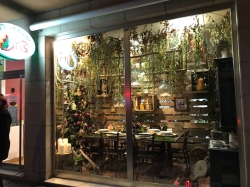 Floristería Iris se alza con el primer premio del Concurso de Escaparates Navideños 2017