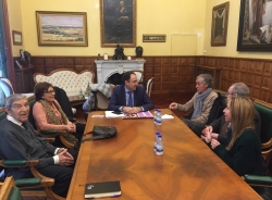 El Alcalde recibe a la ??directiva de la Cofradía Virgen de la Calle e la celebración de la fe