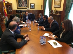 El Alcalde avanza a la Cámara de Comercio su propuesta de eliminar la tasa de apertura de establecimientos