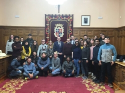 El Alcalde recibió a los 33 alumnos que se encuentran realizando estudios sobre gestión forestal sostenible en la ETSIIA