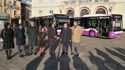 El servicio de transporte urbano cuenta desde hoy con dos nuevos autobuses híbridos