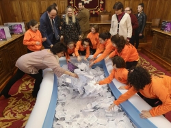 María del Carmen Bahillo, Carlos Román e Inés Merino, son los tres agraciados con los premios del tradicional concurso 'Un día entre 10.000 euros'