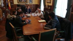 Alcalde y portavoces de los grupos municipales acuerdan introducir un apartado específico para la actividad de venta de productos de temporada
