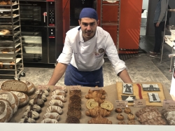 El Palentino Victor San Millan, profesor de CETECE, se alzó con el tercer premio en el Campeonato Nacional de Panadería Artesana.
