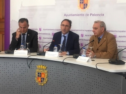 El Ayuntamiento de Palencia subscribe un convenio con Cruz Roja en materia de ayudas y prestaciones de urgencia social.