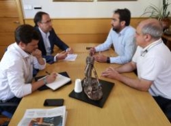 El concejal de Deportes compromete el mantenimiento de la subvención al Chocolates Trapa Palencia y dar respuesta a algunas de las peticiones