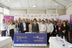 Hosteleros de Palencia aprenden técnicas de gastronomía en miniatura con un estrella MICHELIN y cocineros campeones de tapas