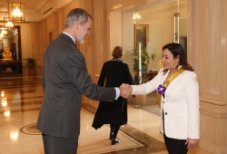 La alcaldesa de Palencia informa a S.M. el Rey sobre la intención del Ayuntamiento de renovar el privilegio de la Mujer Palentina