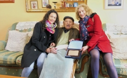 El Ayuntamiento de Palencia homenajea a los usuarios centenarios del Servicio de Ayuda a Domicilio