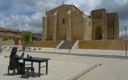 La Diputación colaborará en dotar de iluminación ornamental homogénea y eficiente a los monumentos del Camino  de Santiago