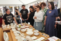 La XXXVII Muestra de Cerámica Ciudad de Palencia reúne a 21 expositores en la Calle Mayor
