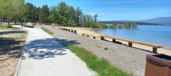 La Diputación recibe las obras de adecuación de la playa del embalse de Aguilar