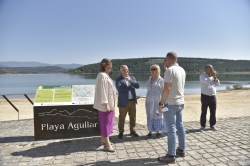 La presidenta de la Diputación comprueba el estado de las actuaciones llevadas a cabo en la playa del embalse de Aguilar