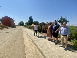 Itero de la Vega pavimenta la calle Cercas y creará un área de descanso para los peregrinos
