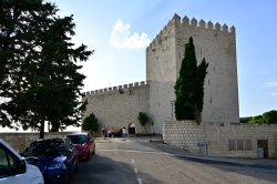 Adjudicada la obra de refuerzo del firme de la carretera PP-4107 que da acceso al Castillo de Monzón