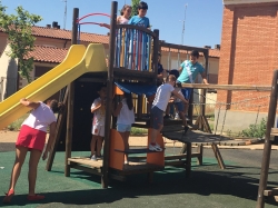 La Diputación palentina invierte 600.000 euros para que 64 localidades puedan crear, adecuar y mejorar sus áreas infantiles y parques biosaludables