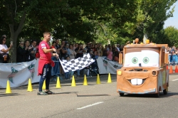 El ingenio, la creatividad, la pericia al volante y el humor marcan la Carrera de Autos Locos 2024