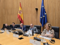 La presidenta de la Diputación ofrece la provincia como escenario de experiencias pilotos que exploren nuevos modelos normativos