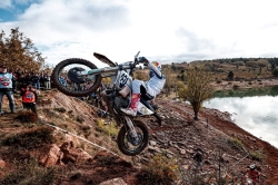 Manuel Lettenbichler se corona Campeón del Mundo FIM y Billy Bolt gana 24MX Hixpania Hard Enduro en Aguilar de Campoo