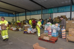El parque de maquinaria de la Diputación de Palencia almacena un total de 335 palés de alimentos y artículos que serán enviados a las zonas afectadas