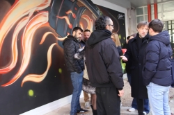 presentación del mural "Demasiada sombra para tan poca luz"