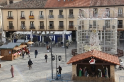 El Mercado Navideño llega a la Plaza Mayor con catorce puestos artesanos, batukadas, cuentacuentos y un árbol de los deseos