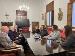 La presidenta de la Diputación recibe a la nueva Junta Directiva del Ateneo