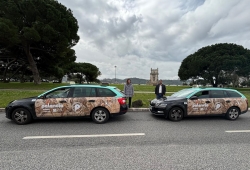 Un total de doce taxis vinilados recorrerán Lisboa para promocionar Palencia con el  Oecus de la Villa Romana de La Olmeda y el logo de Turismo con Pé