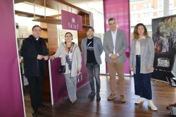Palencia inaugura su Punto de Información de Semana Santa en el Cubo de Cristal