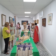 Ayer se inauguró la exposición de maquetas de papel de Fernando Vaquero en la Asociación Española Contra el Cáncer de Palencia.