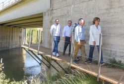 Nueva pasarela peatonal ejecutada entre la Venta de Valdemudo y la carretera CL-615