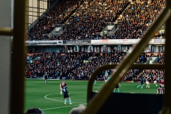La Premier League estrena pinganillo con cámara: de los exámenes a la cancha