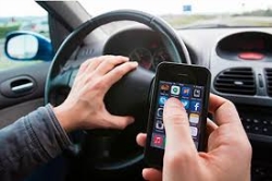 La Policía Local sanciona a 85 conductores por utilizar el móvil al volante dentro de la campaña contra las distracciones