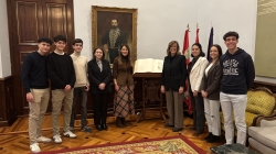 Ángeles Armisén felicita a los 7 alumnos del Colegio Filipenses por su participación en la Fase Autonómica del Modelo de Parlamento Europeo