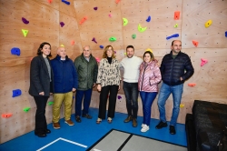 La presidenta de la Diputación visita el nuevo rocódromo municipal de Astudillo
